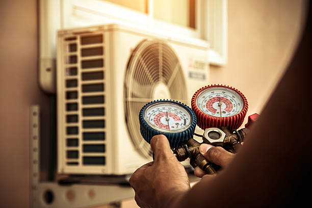 Professional Hvac Maintenance technician working in Babson Park, FL